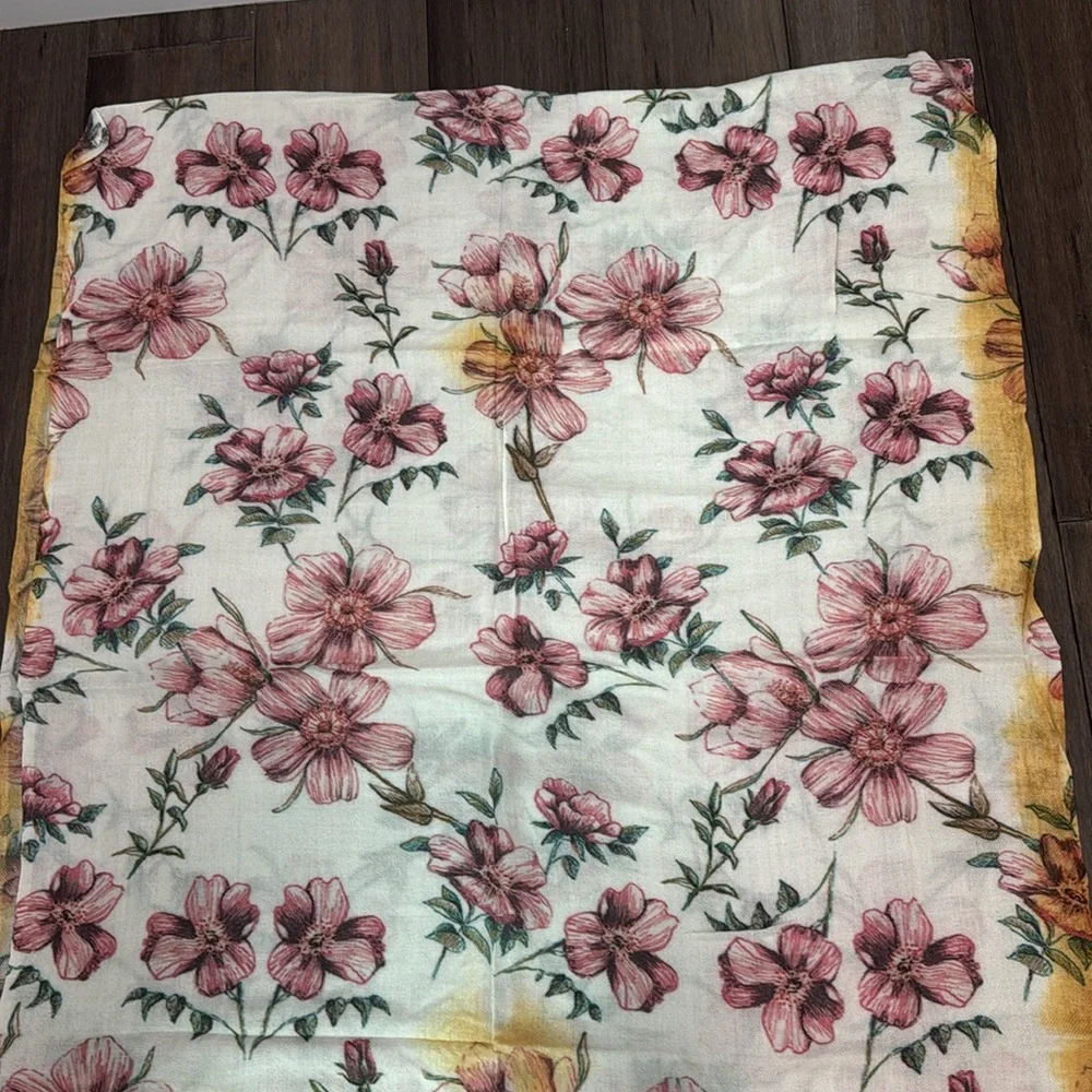 Janavi‎ wool silk Floral Print Scarf - Pink and White